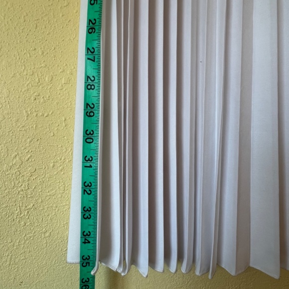 NWY - B-YU - Pleated White Skirt - Size Med - Made in Italy - Picture 8 of 9